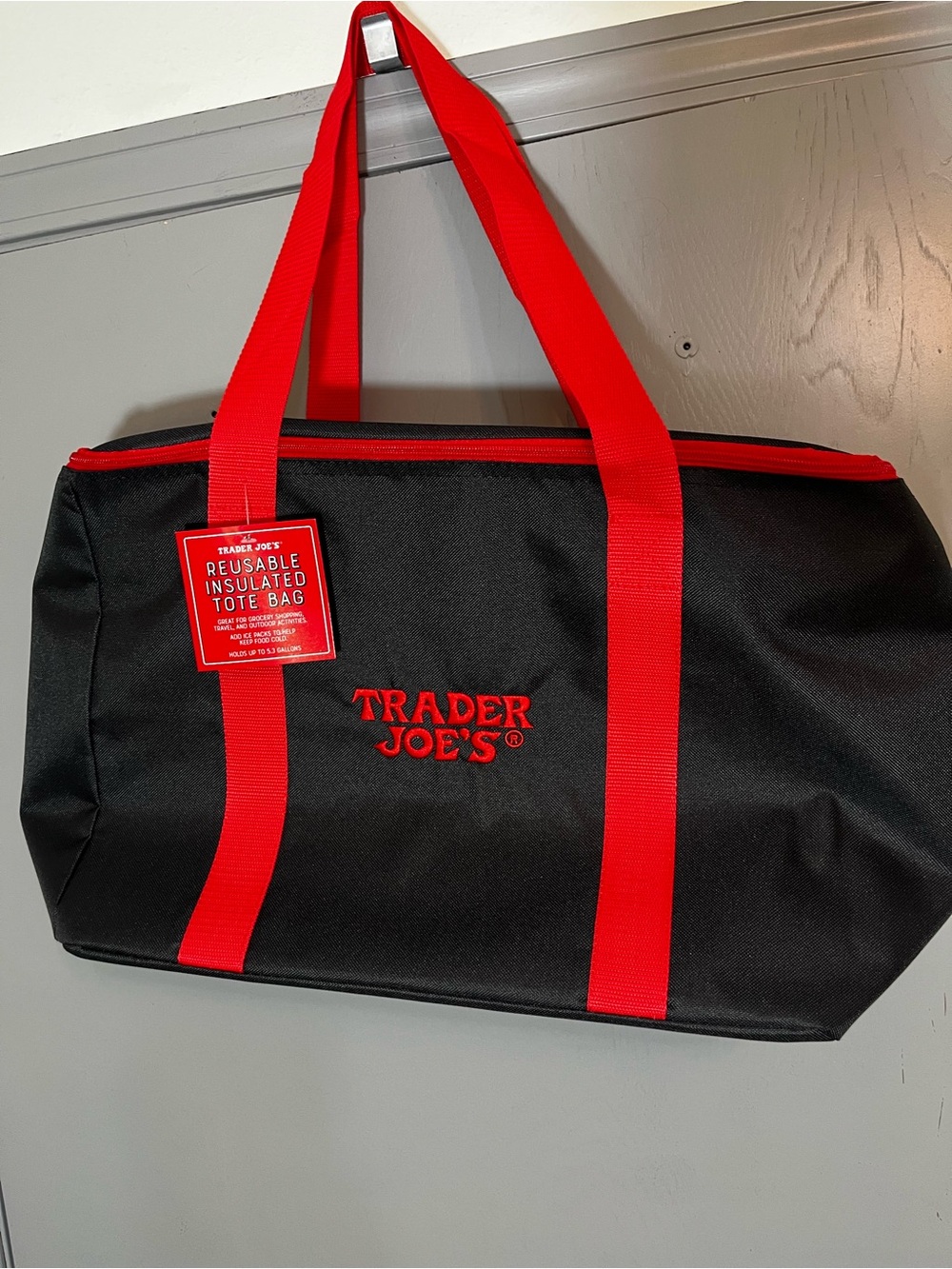 **NWT Trader Joe’s Insulated Reusable Tote Bag Cooler Black Red 5.3 Gal*